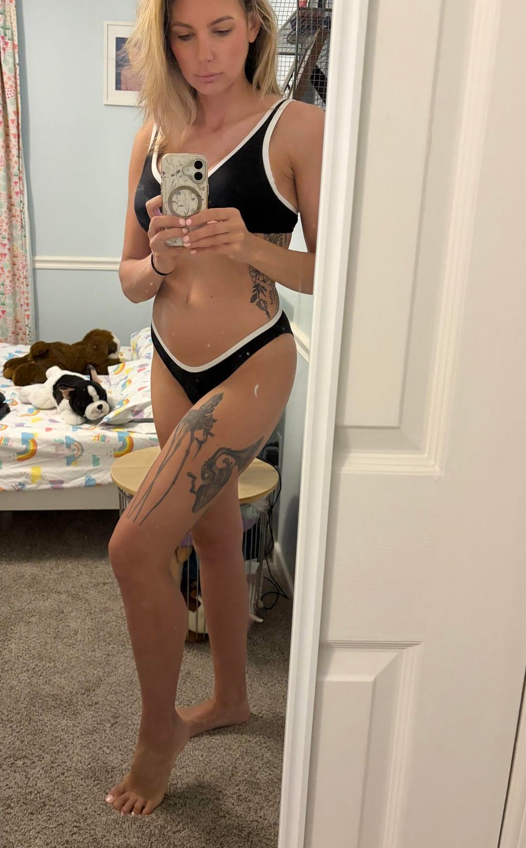 Four-week result after reverse tummy tuck