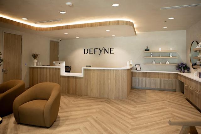Defyne Plastic Surgery logo